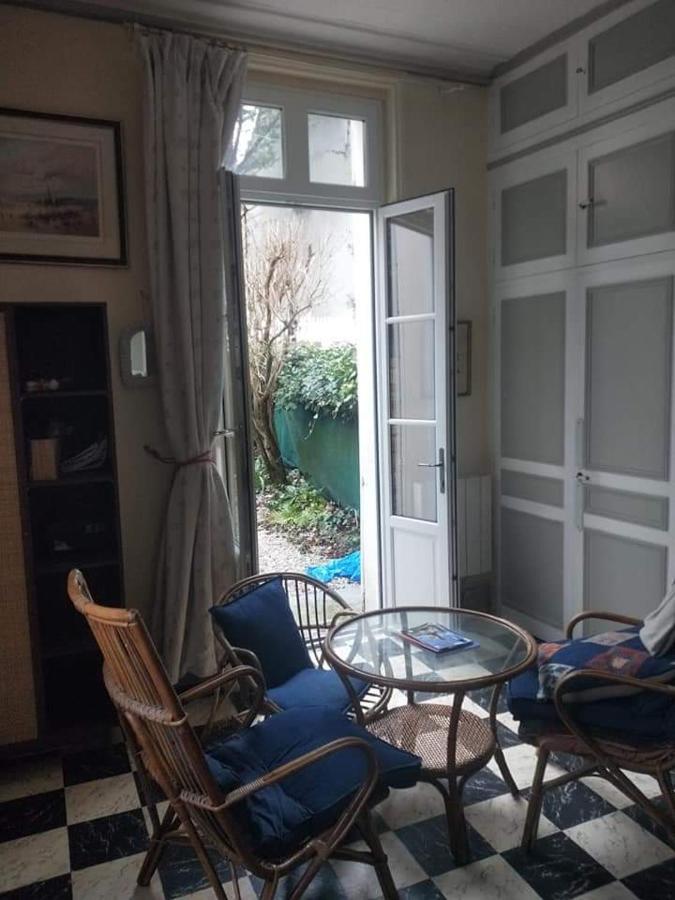 Appartement De Charme à Sur Mer. *